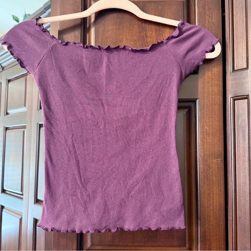 Holister - Ruffle Trim Ribbed Crop Top - Size Small - Picture 3 of 4